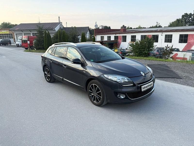 Grau Gebraucht 2013 Renault Mégane III Bose Edition Limousine | 3.990 € (Superpreis) - Bild 1/4