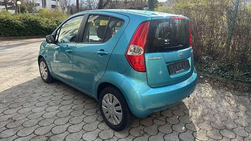 Gebraucht Suzuki Splash 86 PS (63 kW) 2009 Blau Kleinwagen
