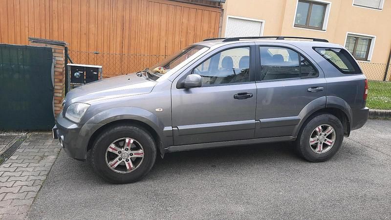 Grau Gebraucht 2006 Kia Sorento 2 SUV | 3.499 € (Etwas zu teuer) - Bild 1/3