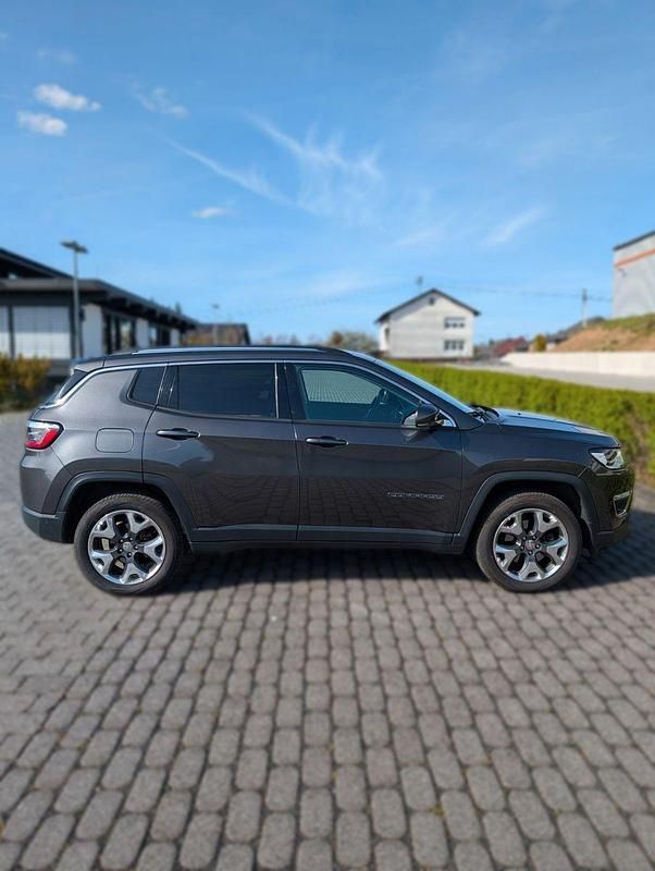 Gebraucht Jeep Compass Limited 170 PS (125 kW) 2019 Grau SUV