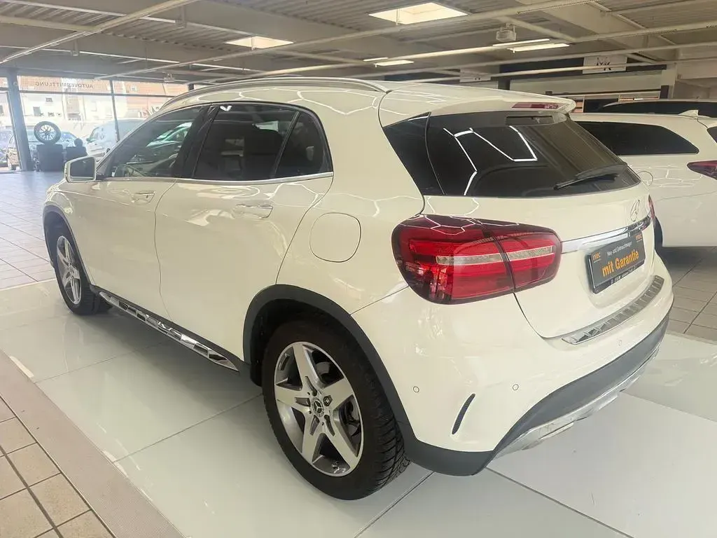 Gebraucht Mercedes GLA200 AMG 156 PS (114 kW) 2019 Weiß SUV