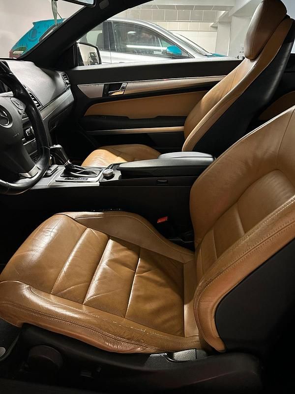 Schwarz Gebraucht 2010 Mercedes 250 Coupé | 7.200 € (Teuer) - Bild 1/4