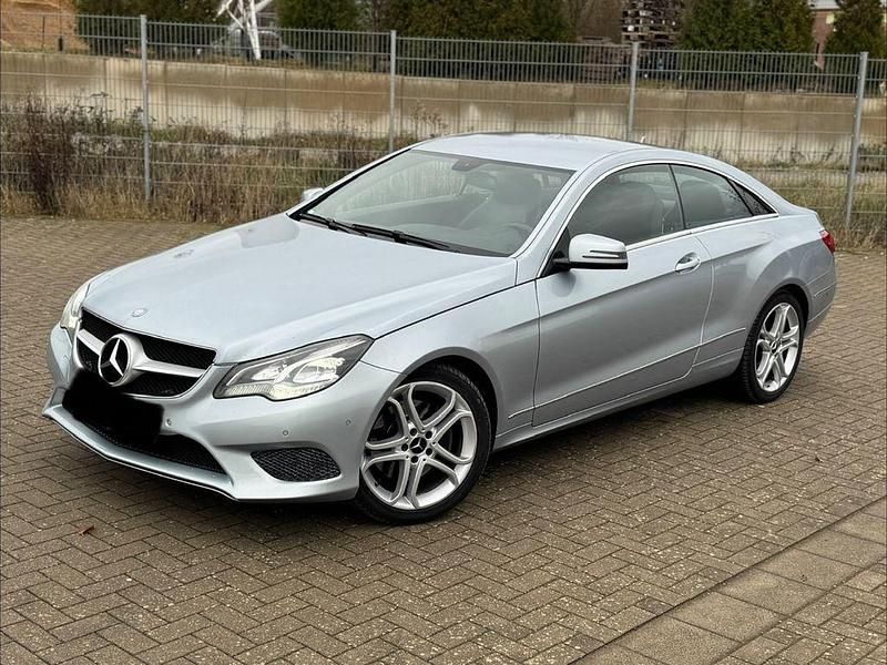 Blau Gebraucht 2014 Mercedes E220 Coupé | 8.650 € (Superpreis) - Bild 1/4