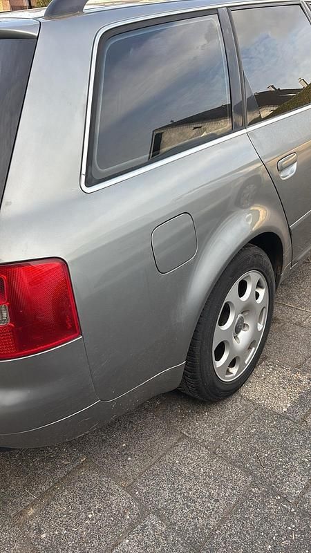 Second-hand Audi A6 163 CP (119 kW) 2003 Gri Break