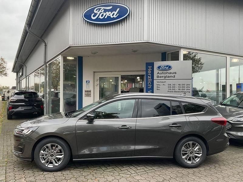 Neu Ford Focus Titanium 125 PS (91 kW) 2025 Magnetic metallic grau Kombi