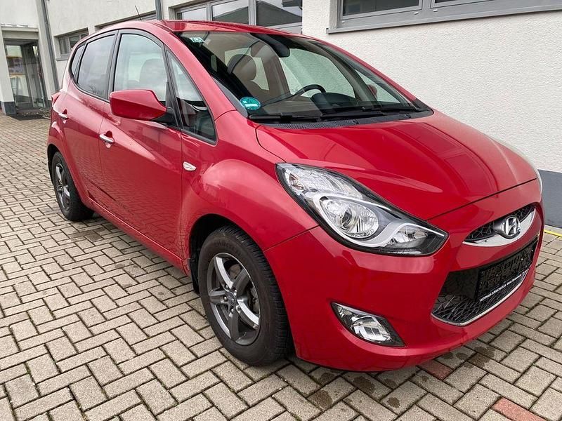 Gebraucht Hyundai ix20 Trend 116 PS (85 kW) 2014 Rot Kleinwagen