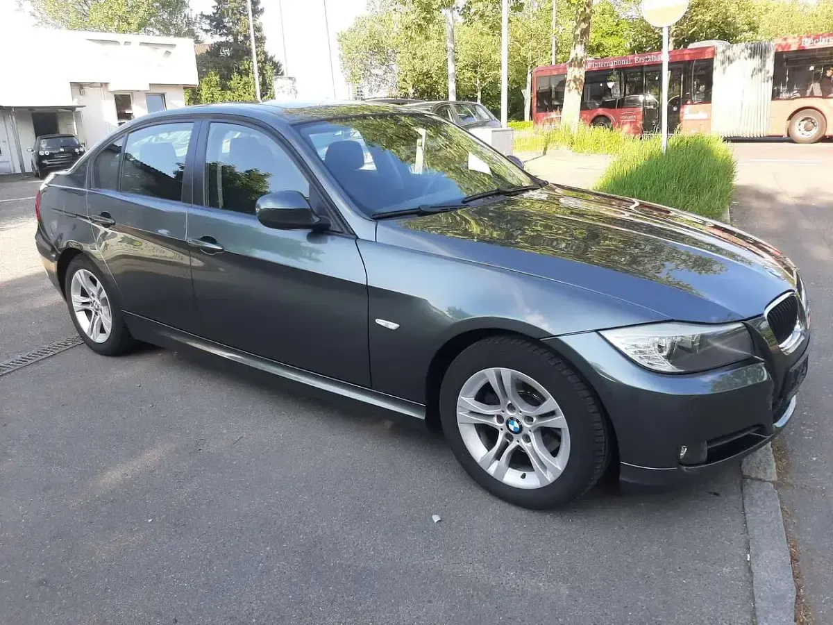 Używany BMW 320 170 KM (125 kW) 2009 Zielony Sedan/Limuzyna