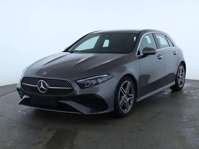 Gebraucht Mercedes A200 AMG line 163 PS (119 kW) 2024 Mountaingrau  met. Limousine