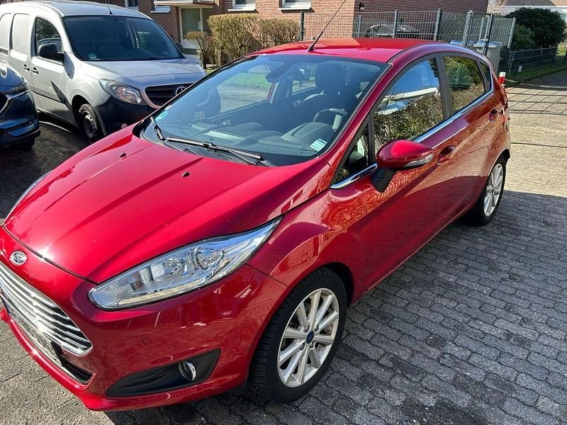Gebraucht Ford Fiesta Titanium 101 PS (74 kW) 2017 Rot Kleinwagen