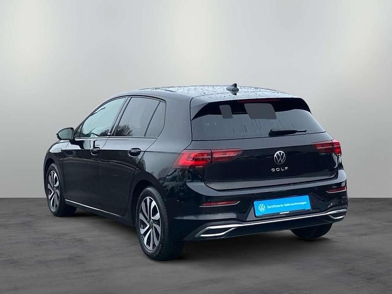 Gebraucht VW Golf VIII Active 150 PS (110 kW) 2022 Deep black perleffekt Limousine