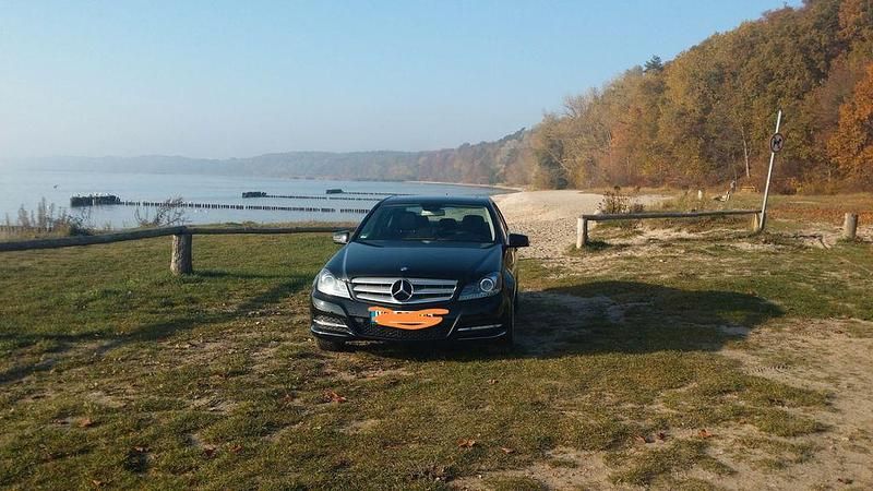 Schwarz Gebraucht 2012 Mercedes C180 Limousine | 8.000 € (Superpreis) - Bild 1/3