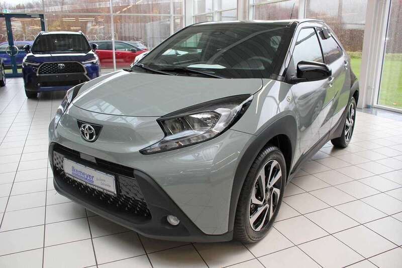 Celestite grey metallic Neu 2024 Toyota Aygo Team Kleinwagen | 18.490 € - Bild 1/4