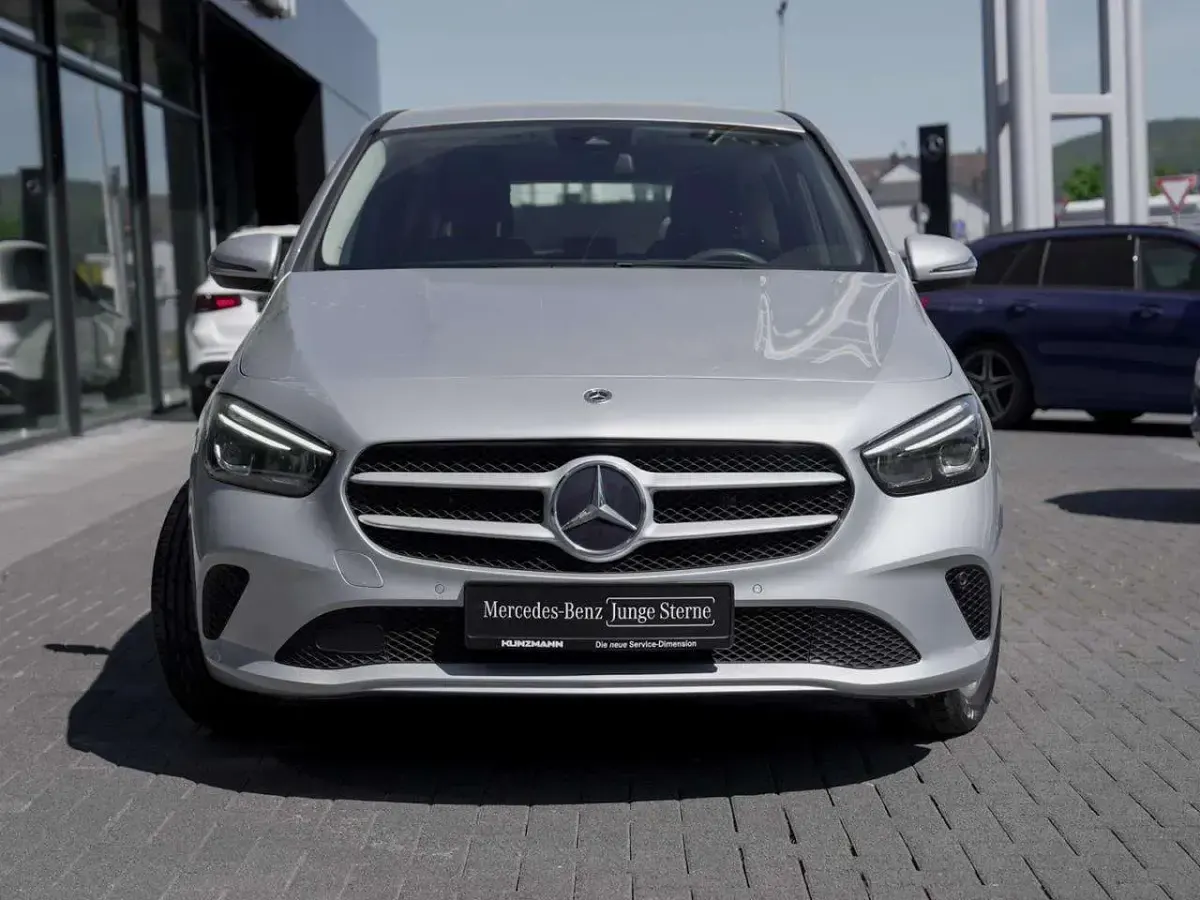 Używany Mercedes E250 160 KM (117 kW) 2022 Srebrny Sedan/Limuzyna