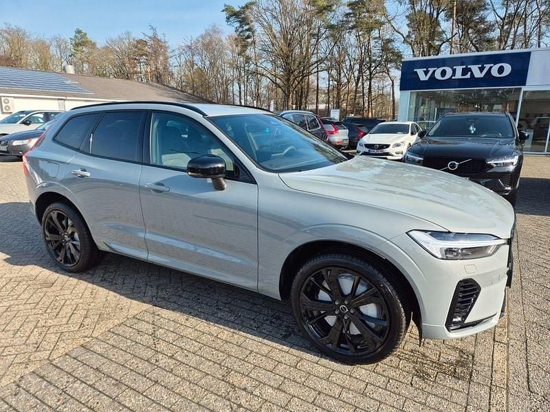 Neu Volvo XC60 Plus 455 PS (334 kW) 2026 Grau SUV