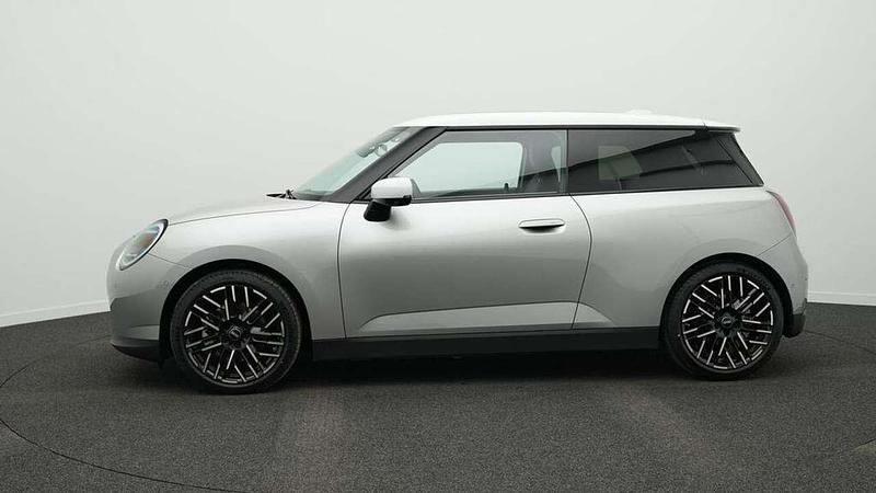 Gebraucht Mini Cooper Favoured 135 kW (184 PS) 2024 Grau Kleinwagen
