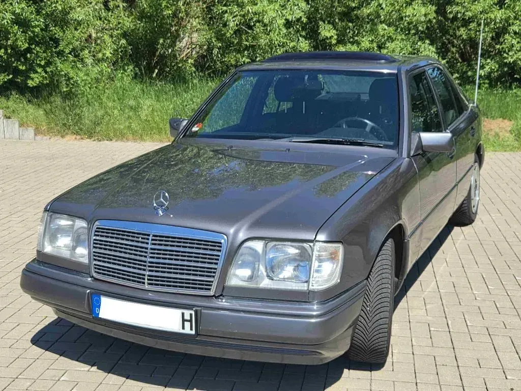 Brugt Mercedes E250 113 HK (83 kW) 1994 Grå Sedan