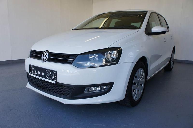Weiß Gebraucht 2012 VW Polo Comfortline Limousine | 5.900 € (Etwas zu teuer) - Bild 1/4