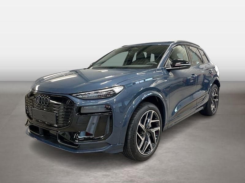 Neu Audi Q6 e-tron Business 225 kW (306 PS) 2026 Plasmablau SUV