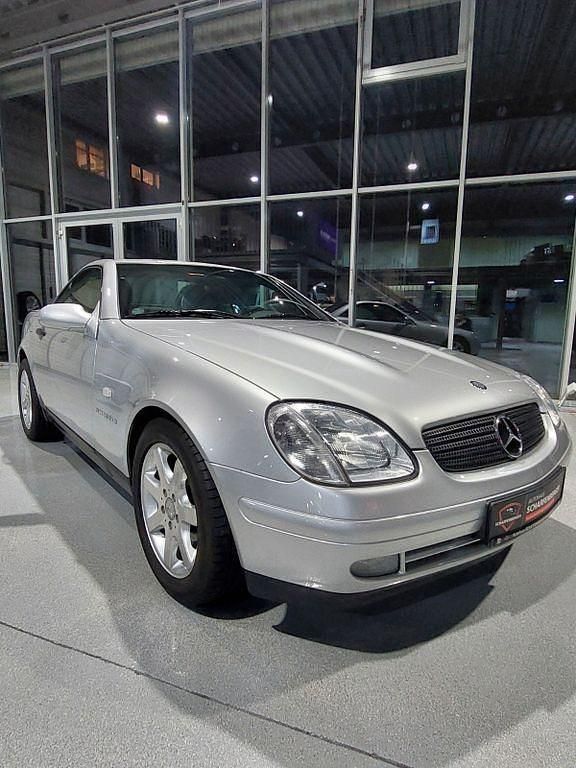 Gebraucht Mercedes SLK230 193 PS (141 kW) 1999 Silber Cabrio