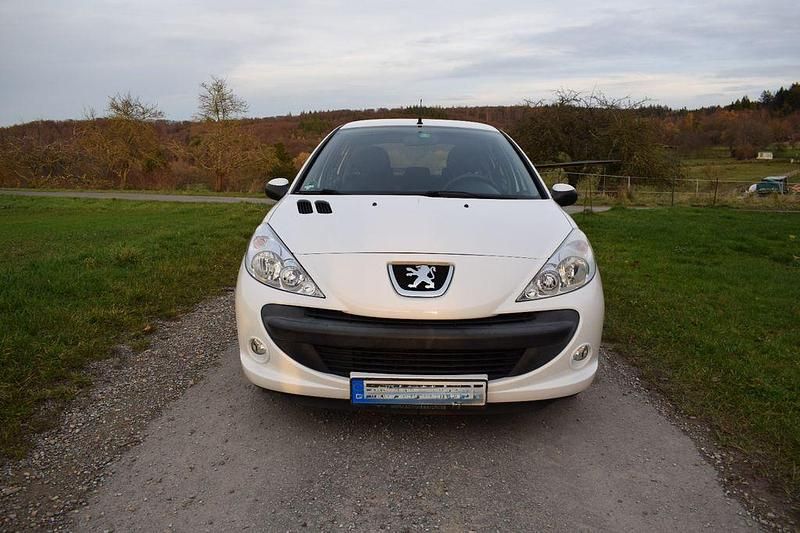 Gebraucht Peugeot 206+ 73 PS (53 kW) 2009 Weiß Kleinwagen