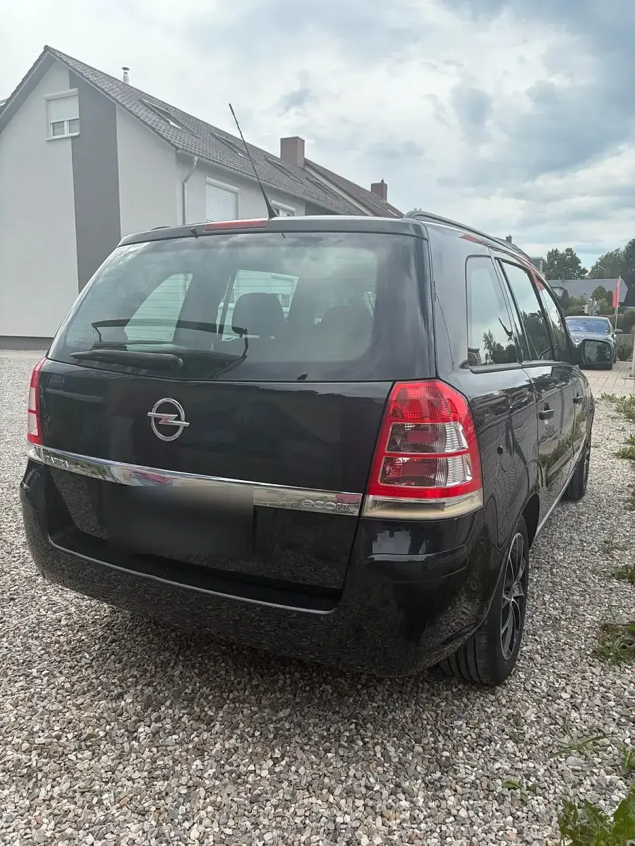 Gebraucht Opel Zafira 115 PS (84 kW) 2013 Schwarz Van / Kleinbus