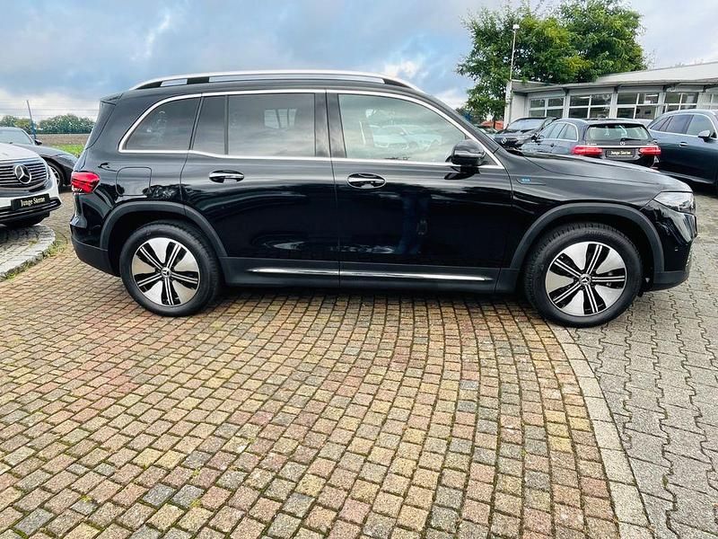 Schwarz Gebraucht 2022 Mercedes EQB300 Electric Art SUV | 29.995 € (Guter Preis) - Bild 1/4