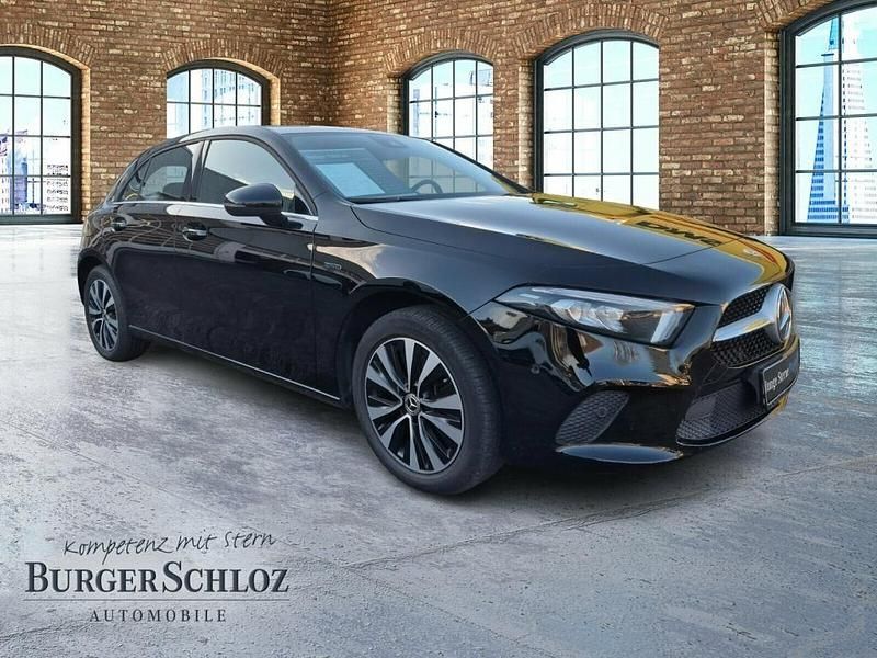 Gebraucht Mercedes A250 160 PS (117 kW) 2020 Unilack nachtschwarz Limousine