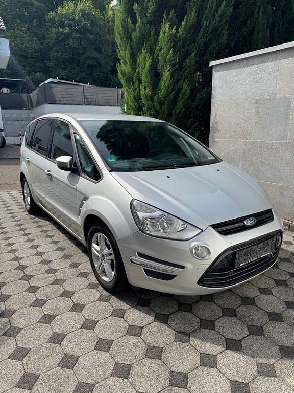 Silber Gebraucht 2013 Ford S-MAX S Van / Kleinbus | 6.000 € (Guter Preis) - Bild 1/4
