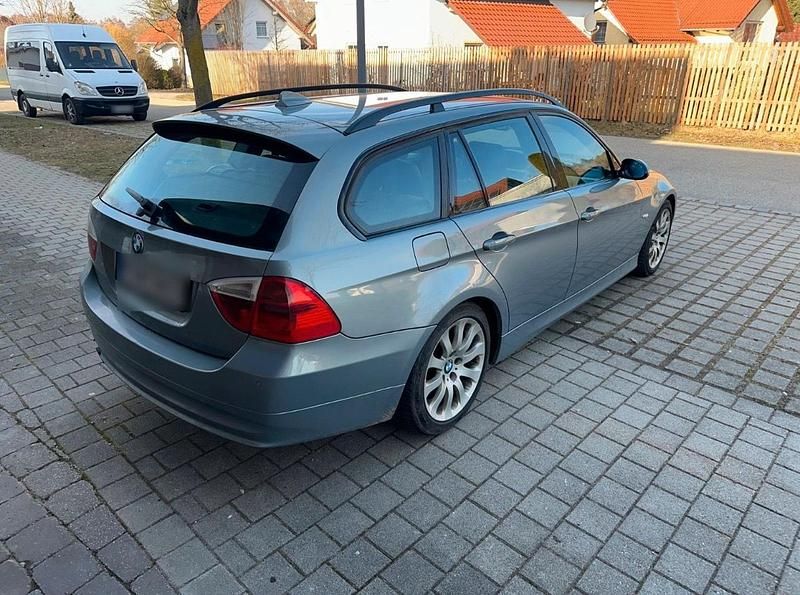 Gebraucht BMW 320 177 PS (130 kW) 2008 Grau Kombi