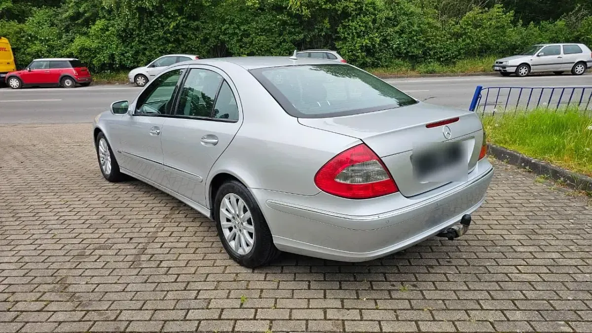 Gebraucht Mercedes E200 136 PS (100 kW) 2007 Silber Limousine