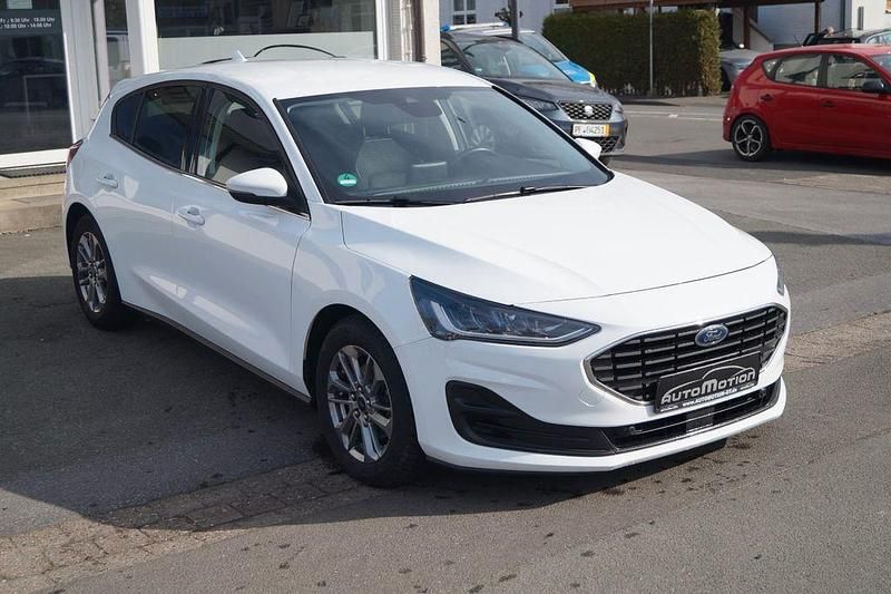 Gebraucht Ford Focus Titanium 125 PS (91 kW) 2023 Weiß Limousine