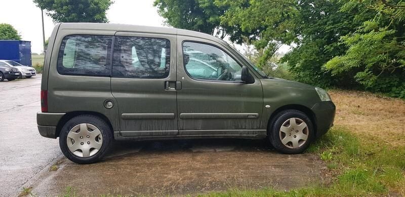 Grün Gebraucht 2005 Citroën Berlingo Van / Kleinbus | 1.200 € (Superpreis) - Bild 1/4