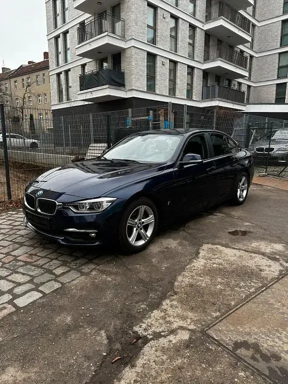 Gebraucht BMW 330 Advantage 184 PS (135 kW) 2018 Blau Limousine