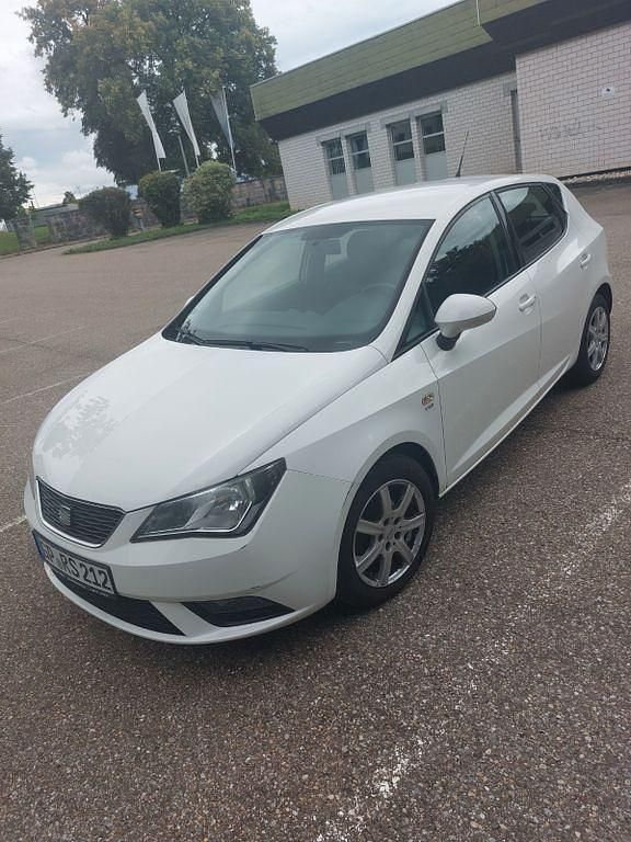 Weiß Gebraucht 2013 Seat Ibiza Style Limousine | 4.250 € (Guter Preis) - Bild 1/4