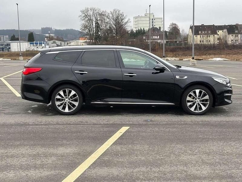 Gebraucht Kia Optima Spirit 141 PS (103 kW) 2016 Schwarz Kombi
