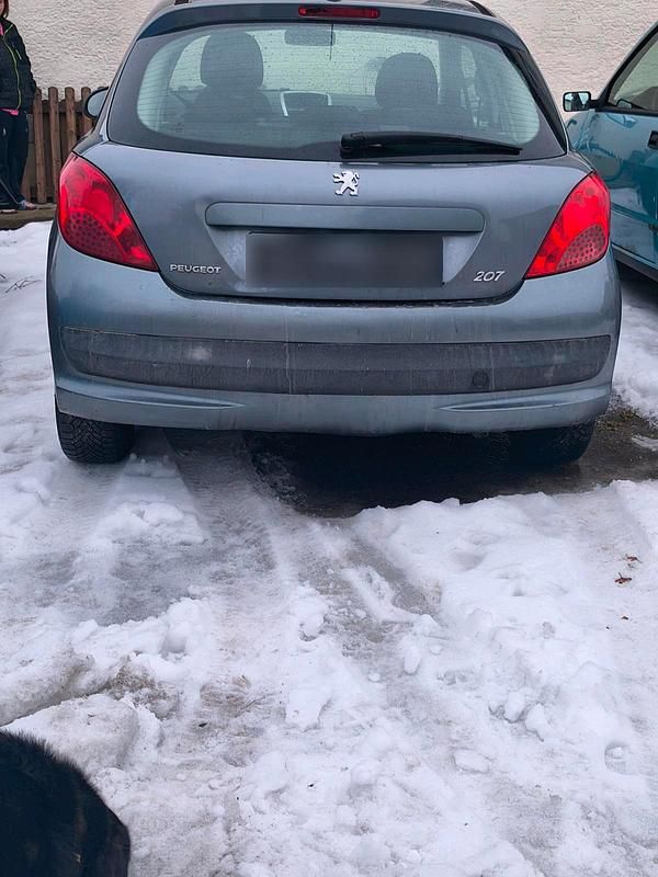 Gebraucht Peugeot 207 70 PS (51 kW) 2008 Grau Kleinwagen