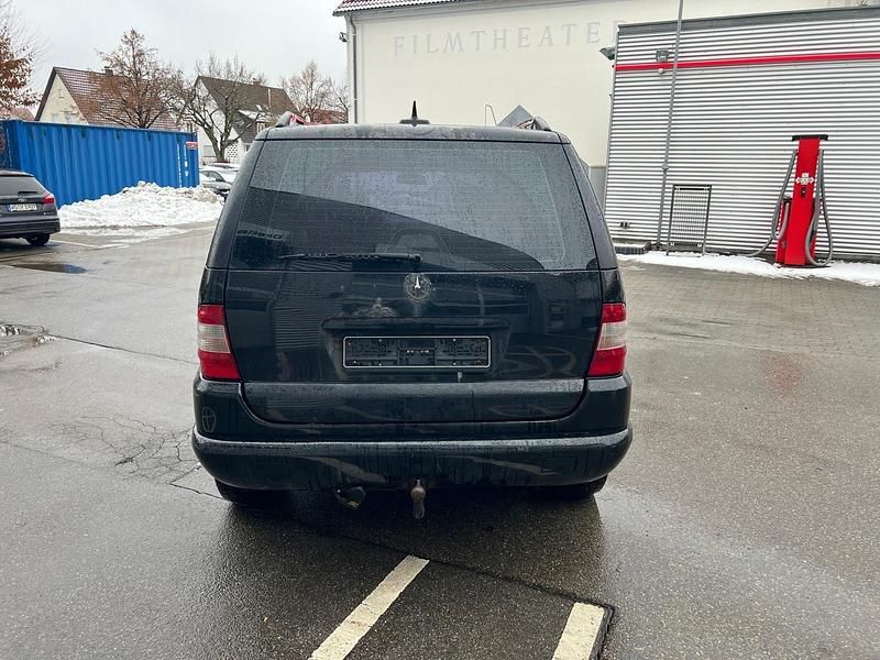 Gebraucht Mercedes ML270 163 PS (119 kW) 2002 Schwarz SUV