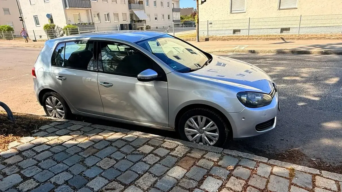Gebraucht VW Golf VI 102 PS (75 kW) 2009 Silber Limousine