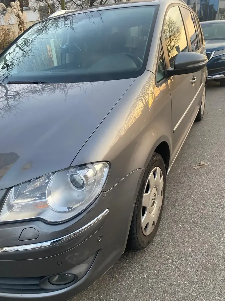 Gebraucht VW Touran 140 PS (102 kW) 2010 Grau Van / Kleinbus