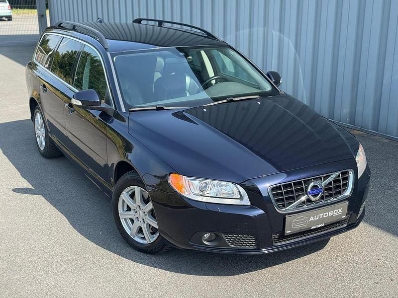 Blau Gebraucht 2011 Volvo V70 Momentum Kombi | 10.499 € (Fairer Preis) - Bild 1/4
