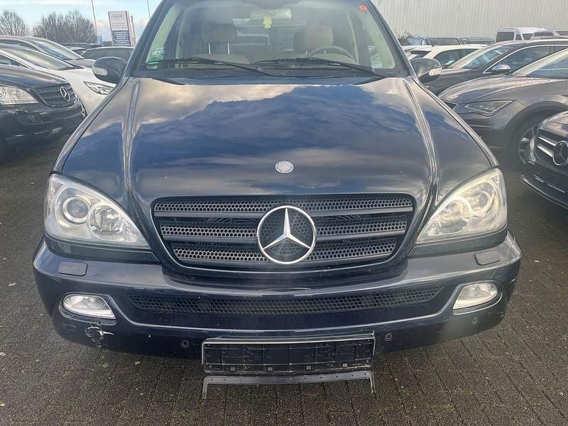 Blau Gebraucht 2002 Mercedes ML320 SUV | 3.890 € (Superpreis) - Bild 1/4