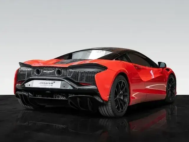 Gebraucht McLaren Artura 700 PS (514 kW) 2024 Rot Coupé
