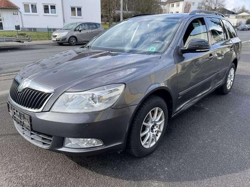 Grau Gebraucht 2013 Skoda Octavia Family Kombi | 4.550 € (Superpreis) - Bild 1/4