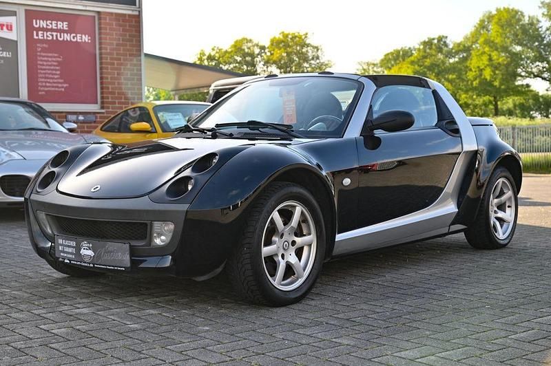 Schwarz Gebraucht 2004 Smart Roadster Cabrio | 6.890 € (Fairer Preis) - Bild 1/4