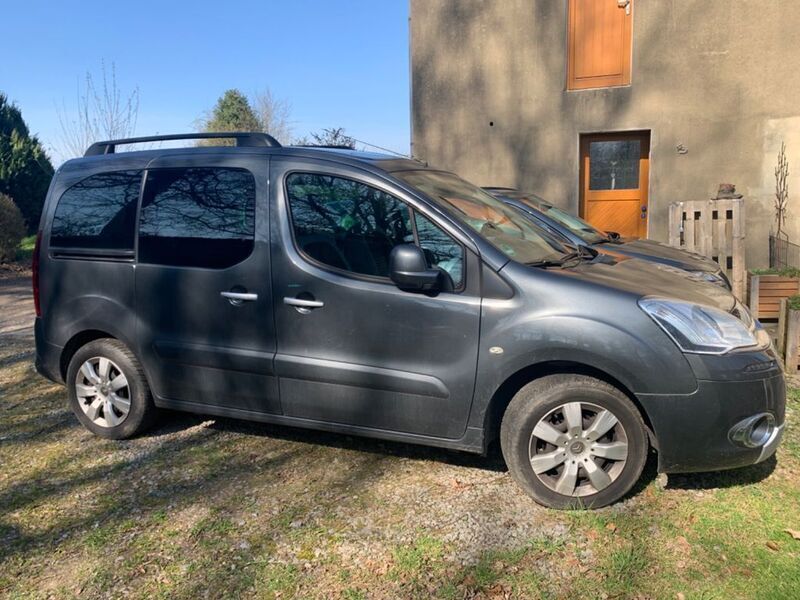 Grau Gebraucht 2015 Citroën Berlingo SELECTION Van / Kleinbus | 7.500 € (Guter Preis) - Bild 1/4
