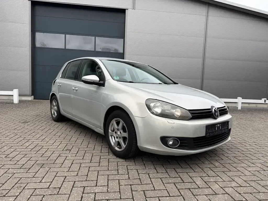 Gebraucht VW Golf VII Trendline 102 PS (75 kW) 2012 Silber Limousine