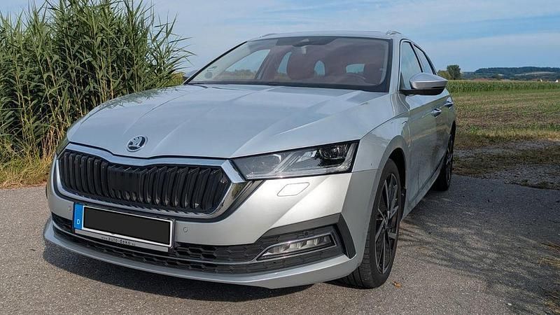 Silber Gebraucht 2021 Skoda Octavia Style Kombi | 20.900 € (Etwas zu teuer) - Bild 1/4