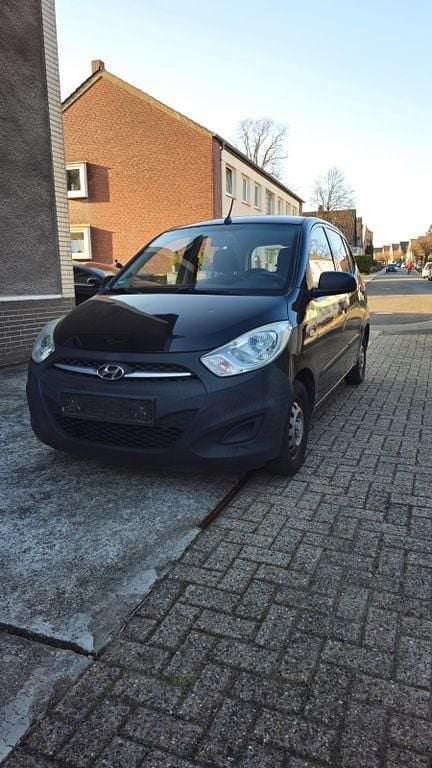 Gebraucht Hyundai i10 69 PS (50 kW) 2012 Schwarz Kleinwagen