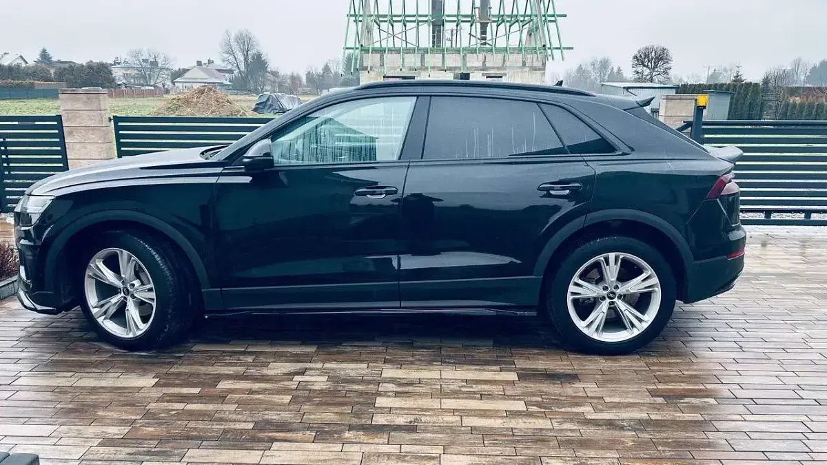 Gebraucht Audi Q8 231 PS (169 kW) 2023 Schwarz SUV