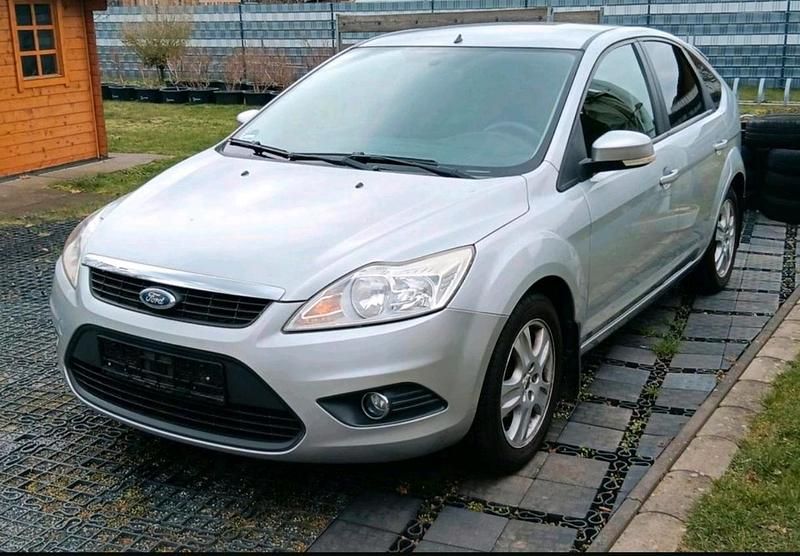 Gebraucht Ford Focus 100 PS (73 kW) 2008 Silber Limousine